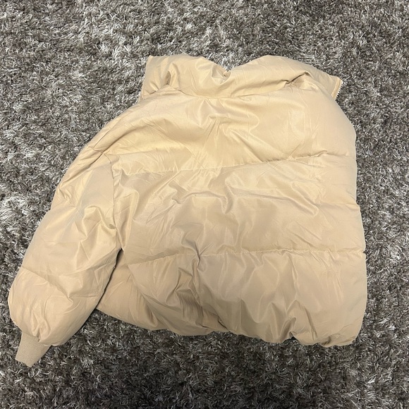 Amazon Puffer Jacket - Picture 3 of 5